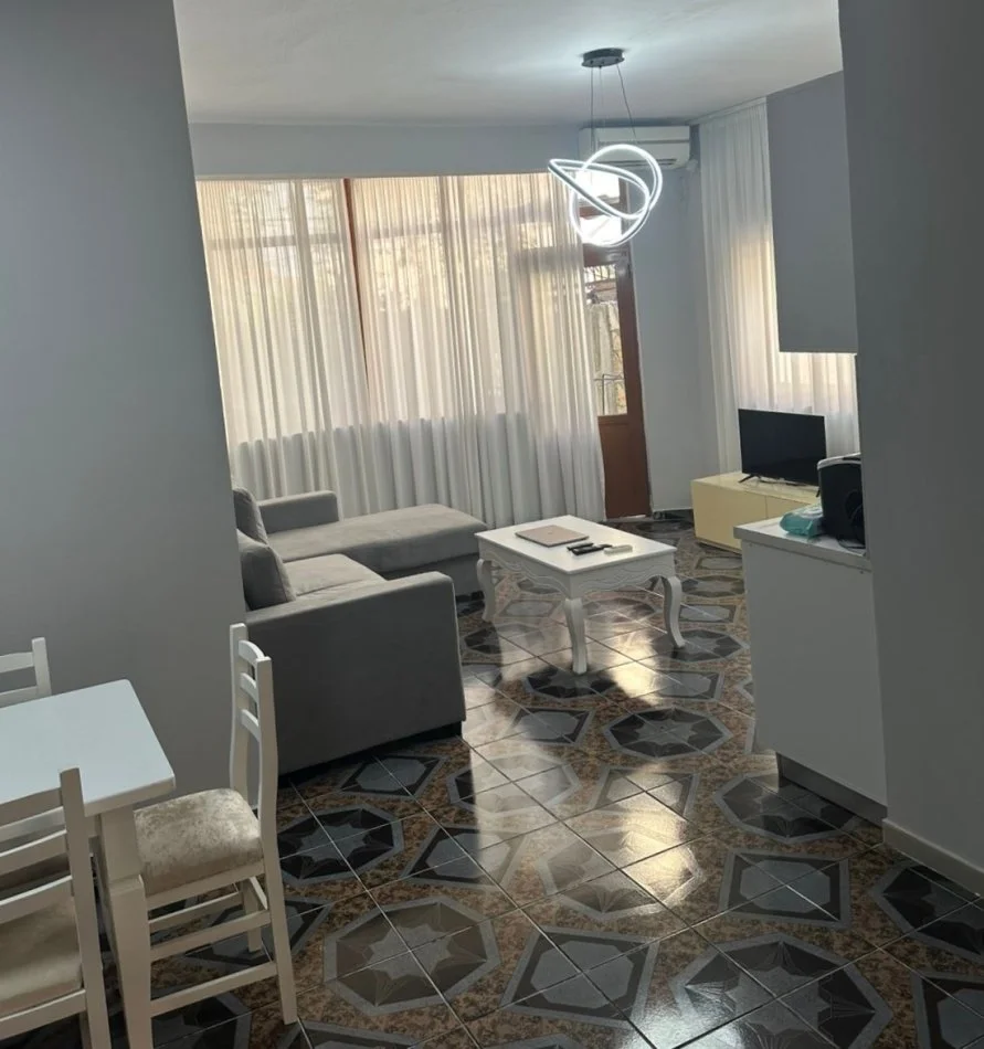 Tirane, jap me qera apartament 2+1+Ballkon Kati 4, 100 m² 560 € (ISH PARKU)