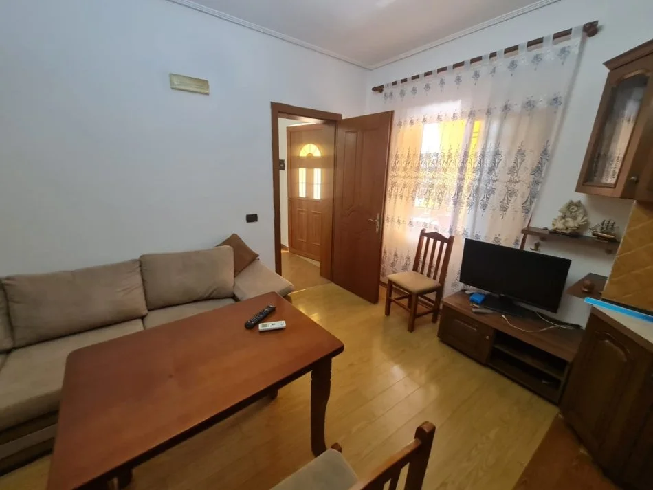 Tirane, jepet me qera apartament 1+1+Ballkon Kati 2, 