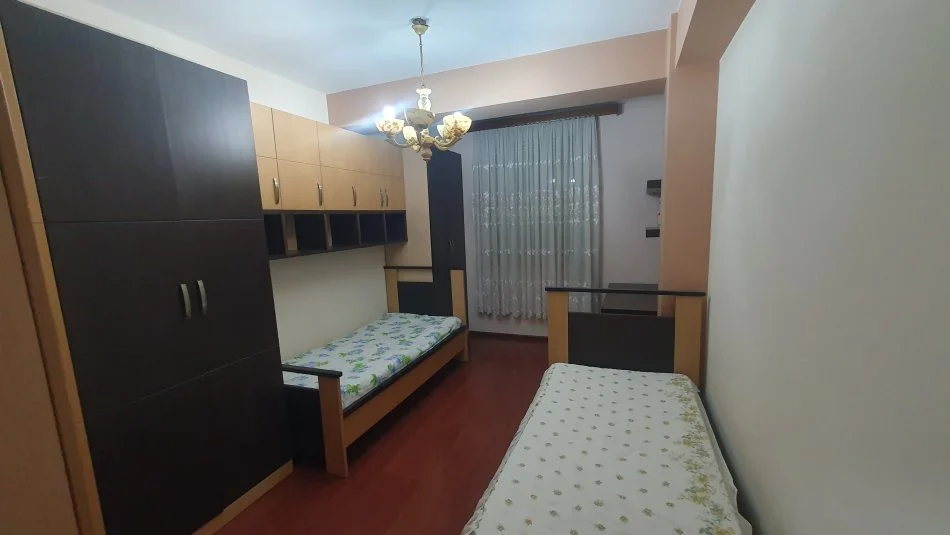 Tirane, jepet me qera apartament 2+1+Ballkon Kati 4, 104 m² 600 € (Eduart Mano)