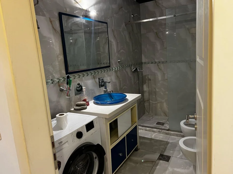 Tirane, jepet me qera apartament 2+1+Aneks+Ballkon Kati 2, 110 m² 600 € (Kristal Center)