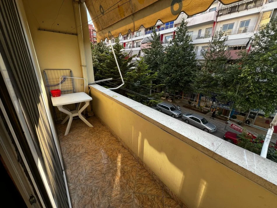 Tirane, jepet me qera apartament 2+1+Aneks+Ballkon Kati 2, 110 m² 600 € (Kristal Center)