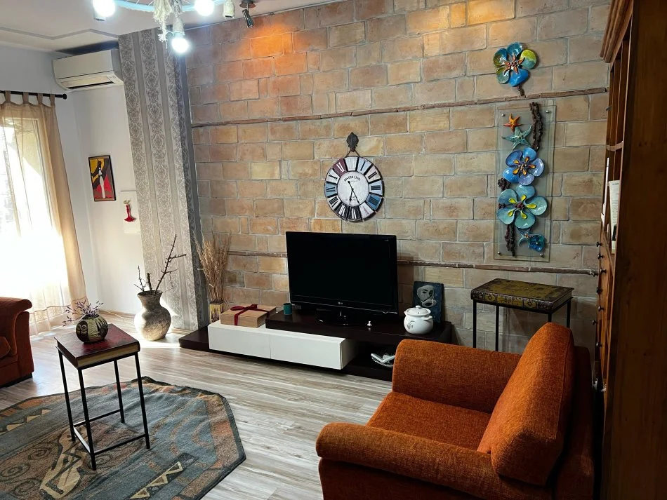 Tirane, jepet me qera apartament 2+1+Aneks+Ballkon Kati 2, 110 m² 600 € (Kristal Center)