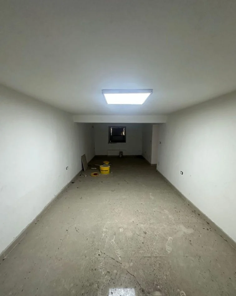 Tirane, jap me qera magazine Kati 0, 55 m² 460 € (AFER XIBRAKEVE)