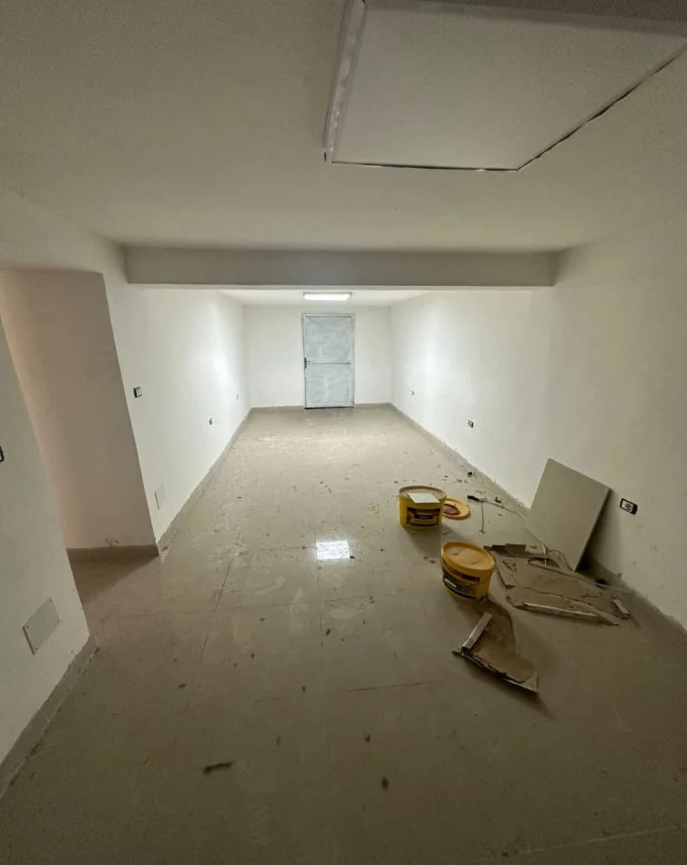 Tirane, jap me qera magazine Kati 0, 55 m² 460 € (AFER XIBRAKEVE)