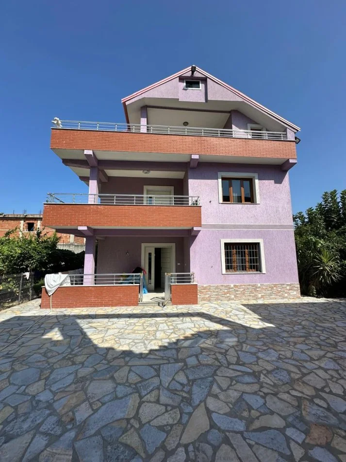 Tirane, jepet me qera apartament
