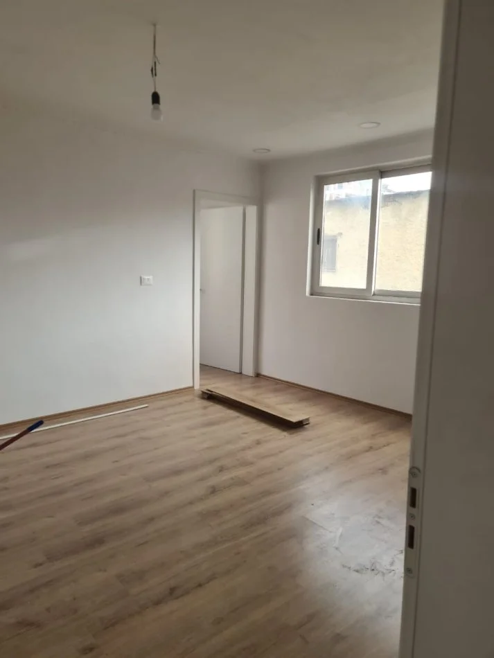 Tirane, shes 2+1+Ballkon Kati 6, 160.000 € (Grigor Heba)