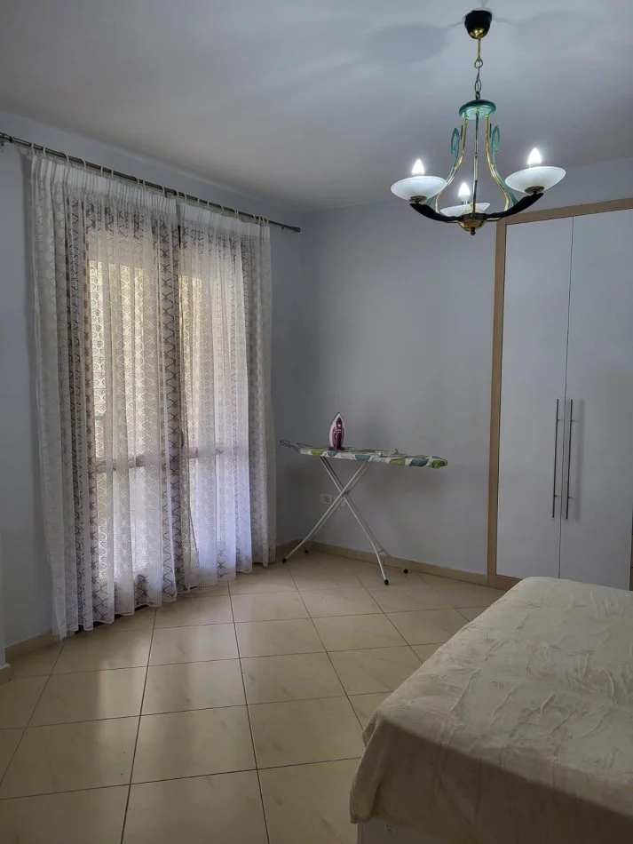 Tirane, jepet me qera apartament 2+1 Kati 4, 100 m² 600 € (Kopshti botanik)