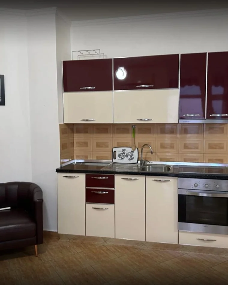 Durres, jepet me qera apartament 1+1+Ballkon Kati 7, 80 m² 500 € 