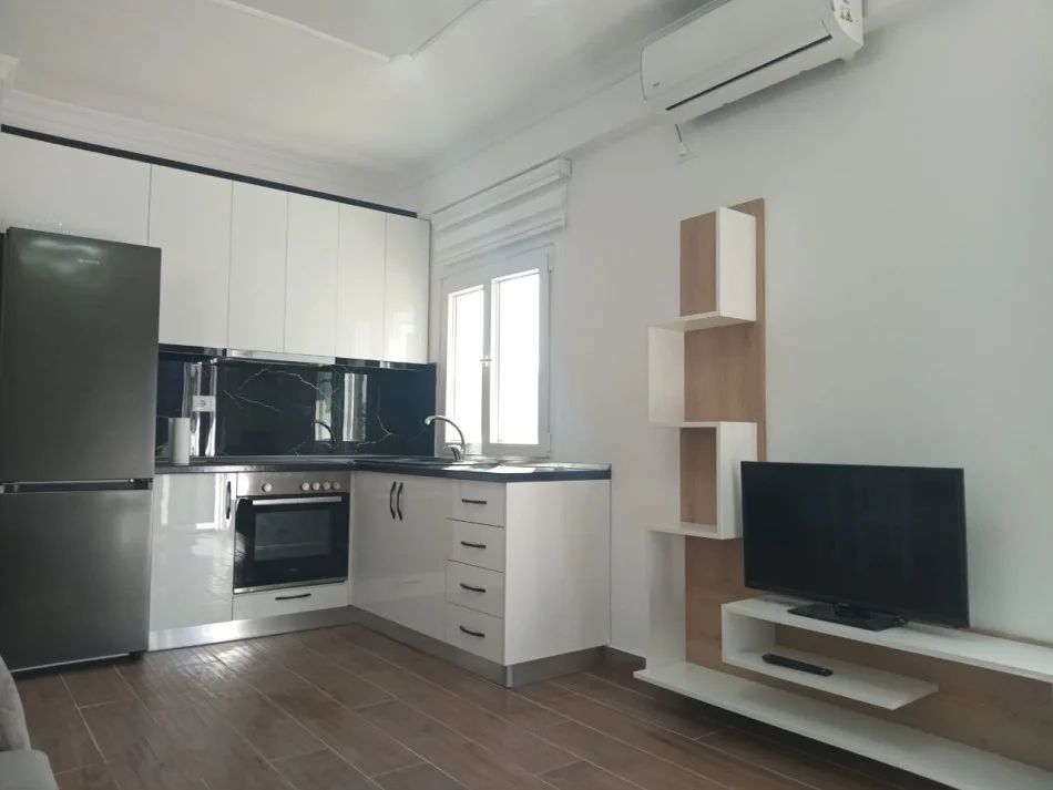 Tirane, jepet me qera apartament 1+1+Ballkon Kati 4, 55 m² 500 € (Universiteti Barleti ne Selite)