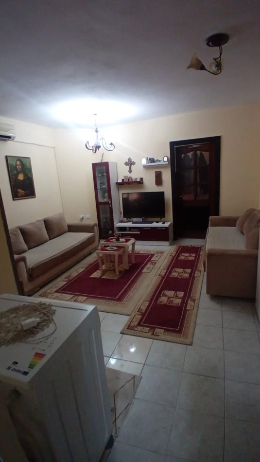 Tirane, shitet apartament 1+1 Kati 2, 58 m² (Fusha e Aviacjonit afer Ana Market)