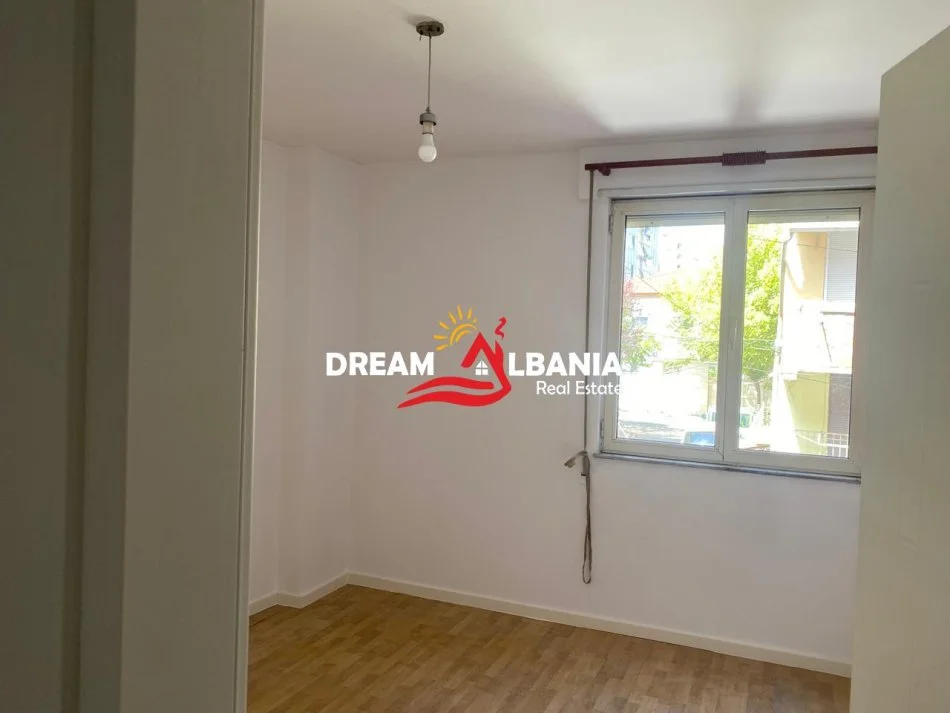 Tirane, jepet me qera apartament 2+1 , 90 m² 500 € (te rruga Tefta Tashko Koco prane shkolles Ismail Qemali)