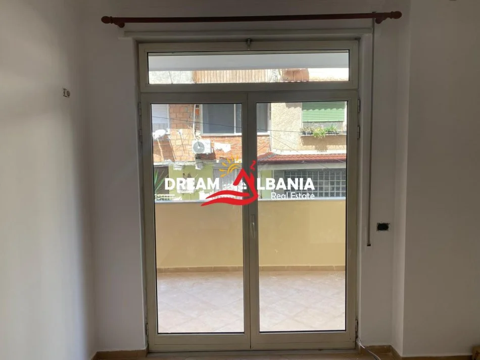 Tirane, jepet me qera apartament 2+1 , 90 m² 500 € (te rruga Tefta Tashko Koco prane shkolles Ismail Qemali)