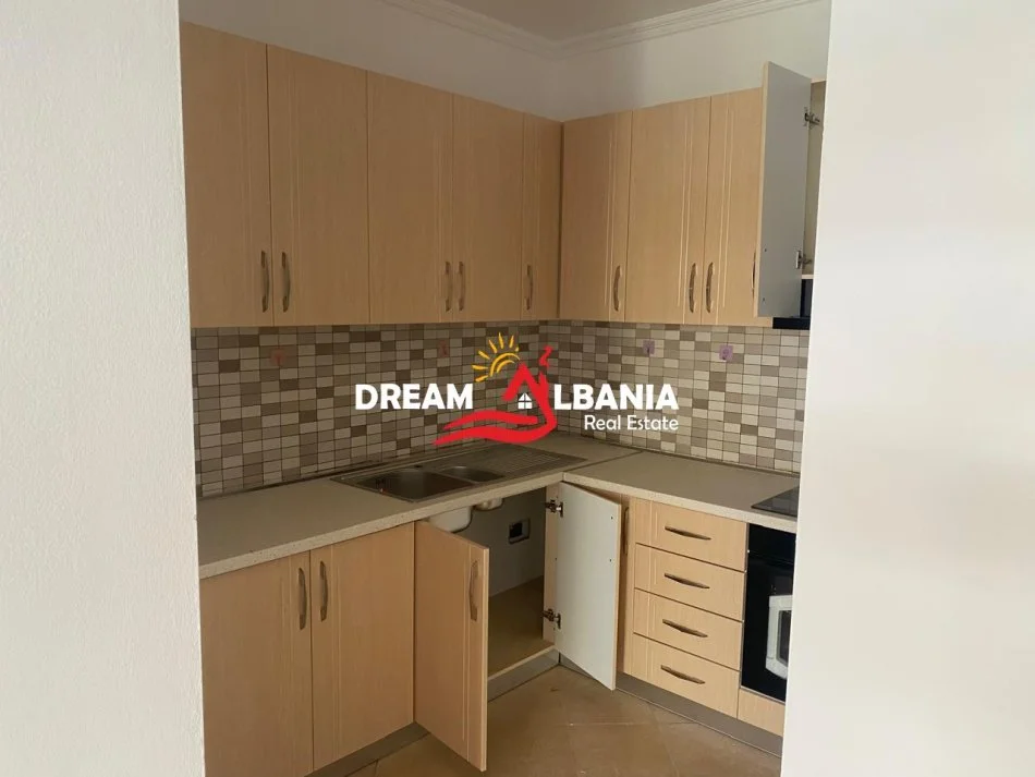 Tirane, jepet me qera apartament 2+1 , 90 m² 500 € (te rruga Tefta Tashko Koco prane shkolles Ismail Qemali)