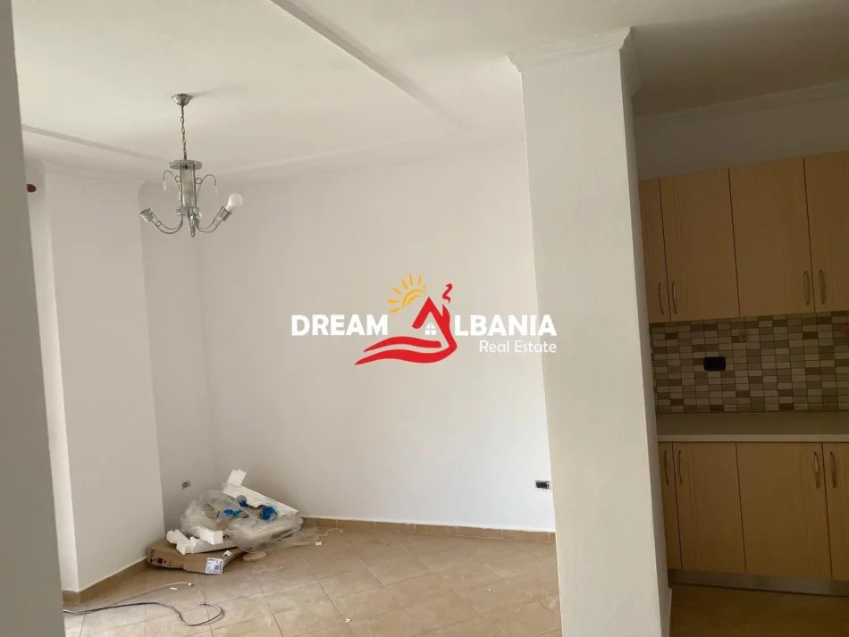 Tirane, jepet me qera apartament 2+1 , 90 m² 500 € (te rruga Tefta Tashko Koco prane shkolles Ismail Qemali)