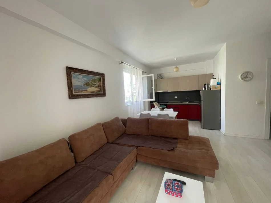 Tirane, jepet me qera apartament 2+1 Kati 2, 102 m² 650 € (Liqeni i Thate, Kompleksi FZ)