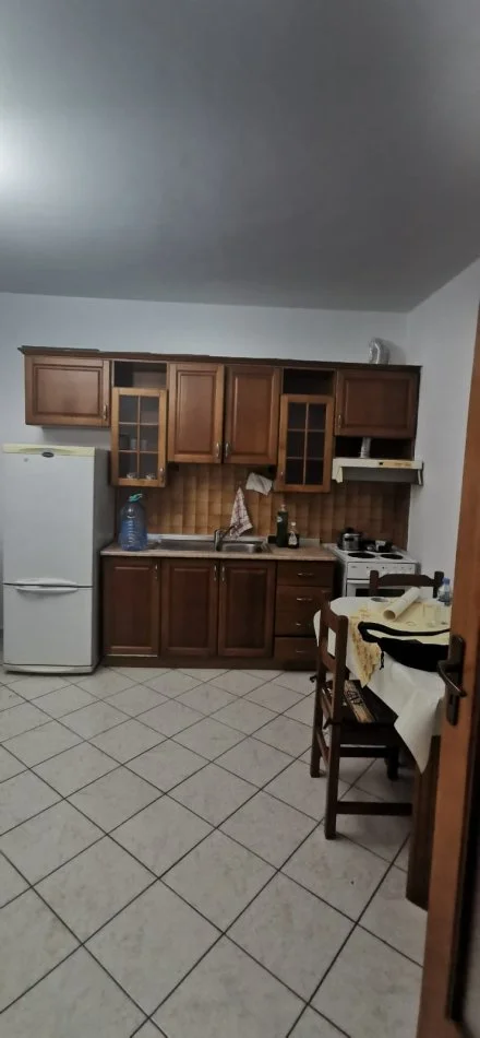 Tirane, jepet me qera apartament 2+1+Aneks+Ballkon Kati 2, 78 m² 500 € (Brryli)