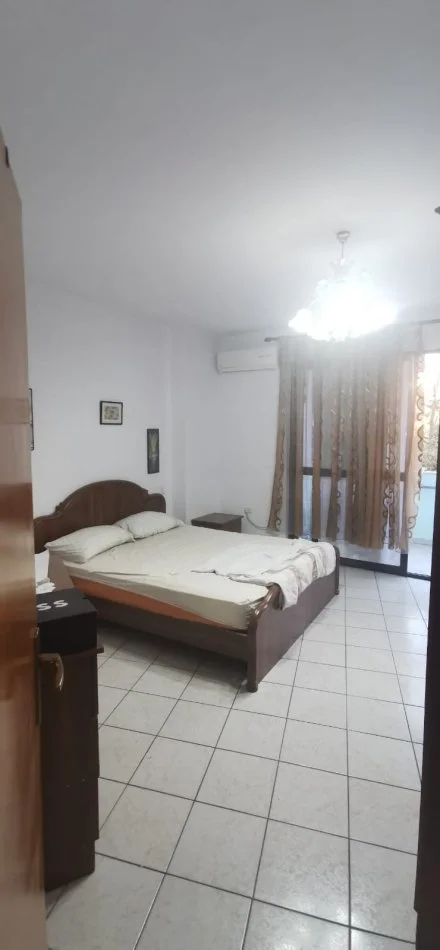 Tirane, jepet me qera apartament 2+1+Aneks+Ballkon Kati 2, 78 m² 500 € (Brryli)