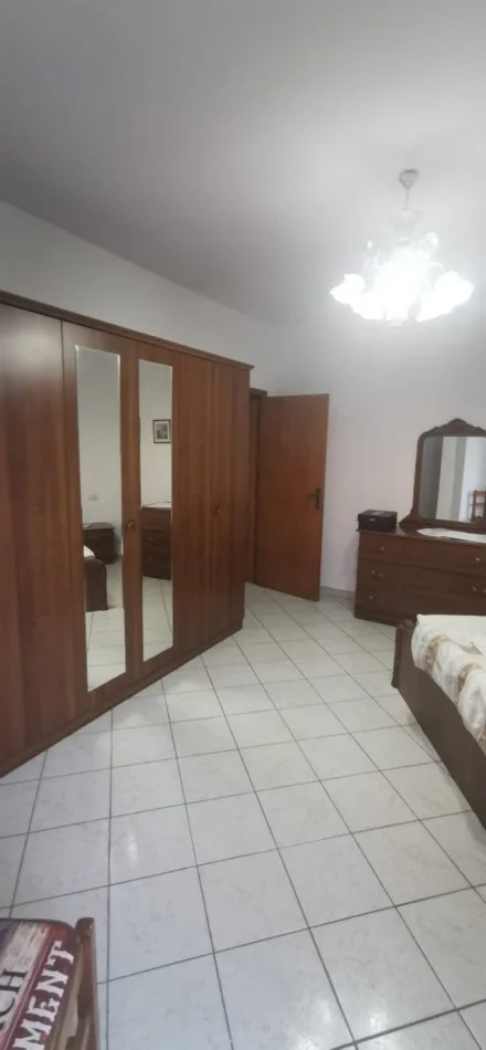 Tirane, jepet me qera apartament 2+1+Aneks+Ballkon Kati 2, 78 m² 500 € (Brryli)
