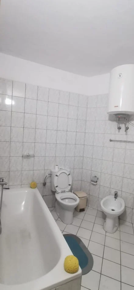 Tirane, jepet me qera apartament 2+1+Aneks+Ballkon Kati 2, 78 m² 500 € (Brryli)