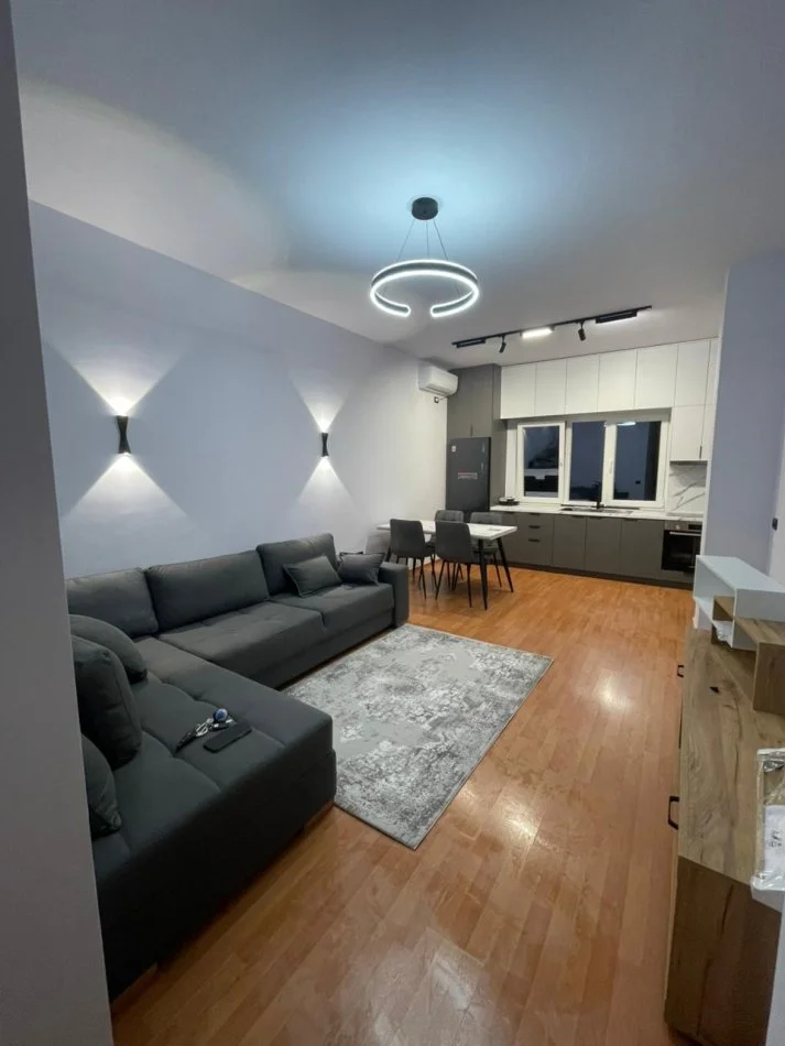 Tirane, jepet me qera apartament 1+1+Aneks+Ballkon Kati 2, 80 m² 440 € 
