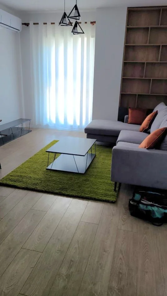 Tirane, jepet me qera apartament 1+1+Ballkon Kati 7, 400 € 