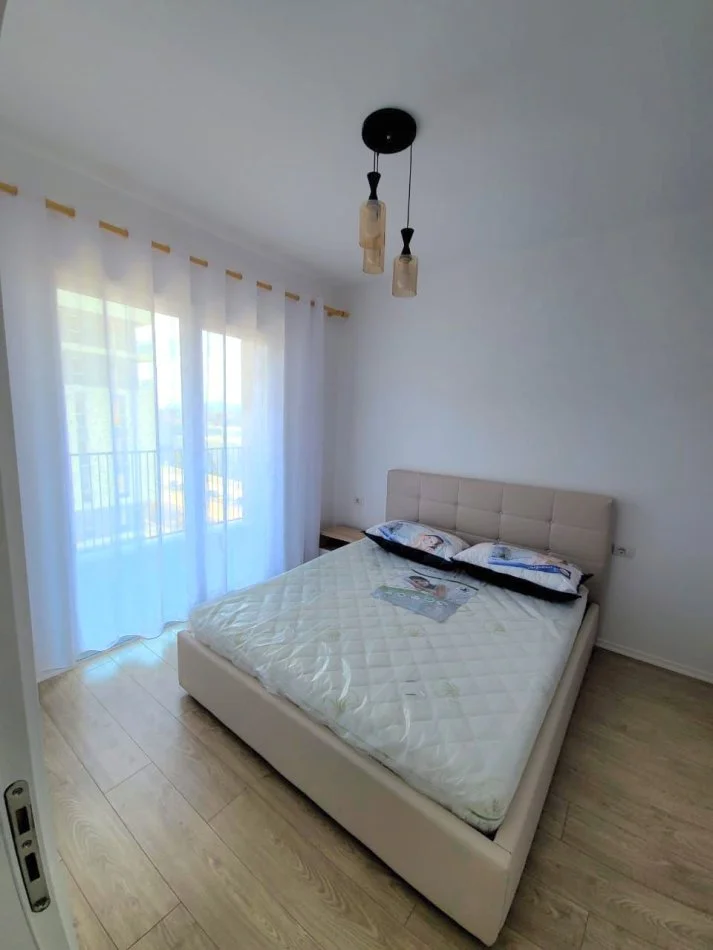 Tirane, jepet me qera apartament 1+1+Ballkon Kati 7, 400 € 