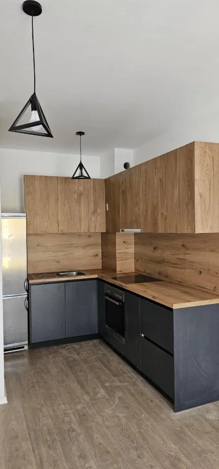 Tirane, jepet me qera apartament 1+1+Ballkon Kati 7, 400 € 