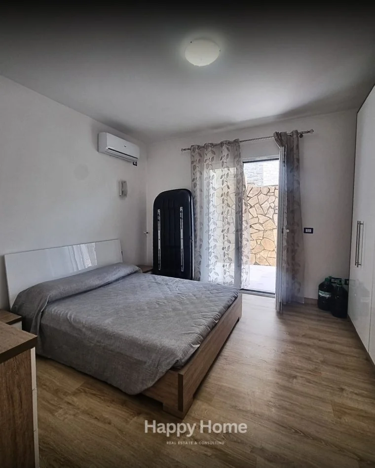 Tirane, jepet me qera Vile 3+1+Ballkon Kati 1, 1.500 € 