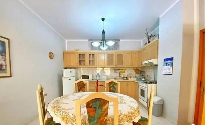 Tirane, jepet me qera apartament 3+1+Aneks+Ballkon Kati 3, 120 m² 751 € (Blloku i Ambasadave)