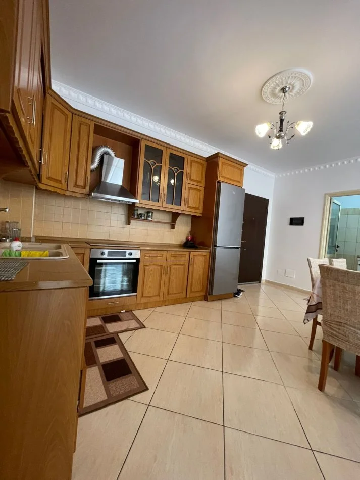 Vlore, jepet me qera apartament 2+1 Kati 5, 96 m² 400 € (Skele)