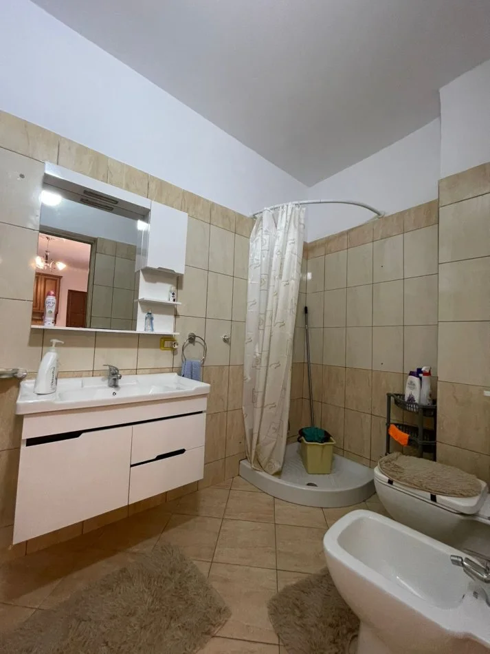 Vlore, jepet me qera apartament 2+1 Kati 5, 96 m² 400 € (Skele)