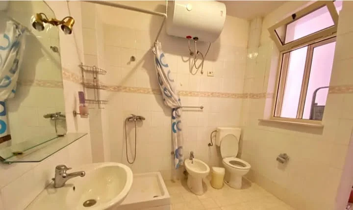 Tirane, jepet me qera apartament 3+1+Aneks+Ballkon Kati 3, 120 m² 751 € (Blloku i Ambasadave)