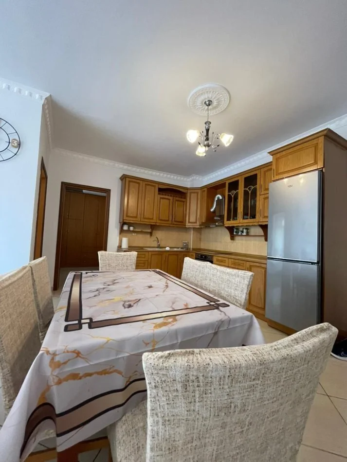 Vlore, jepet me qera apartament 2+1 Kati 5, 96 m² 400 € (Skele)