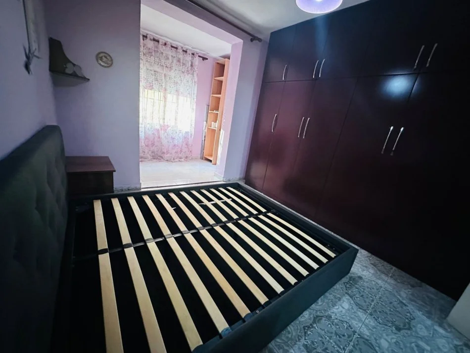 Tirane, jepet me qera apartament 2+1 Kati 1, 70 m² 500 € (Ali dem)