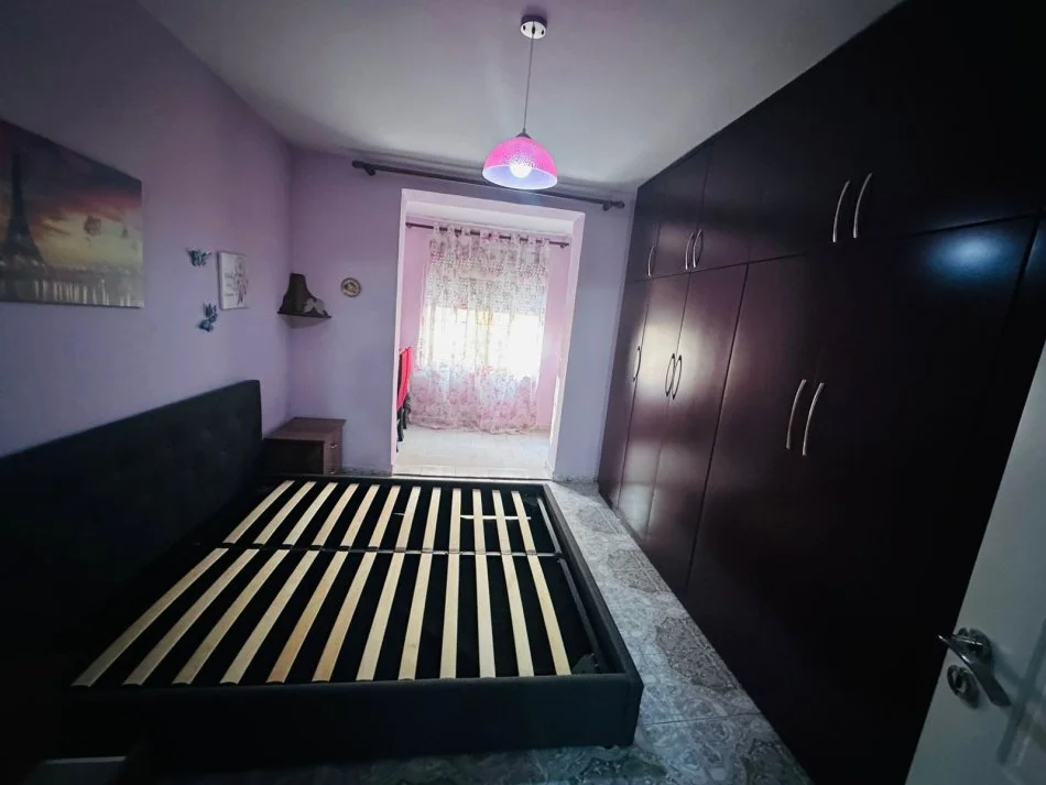 Tirane, jepet me qera apartament 2+1 Kati 1, 70 m² 500 € (Ali dem)