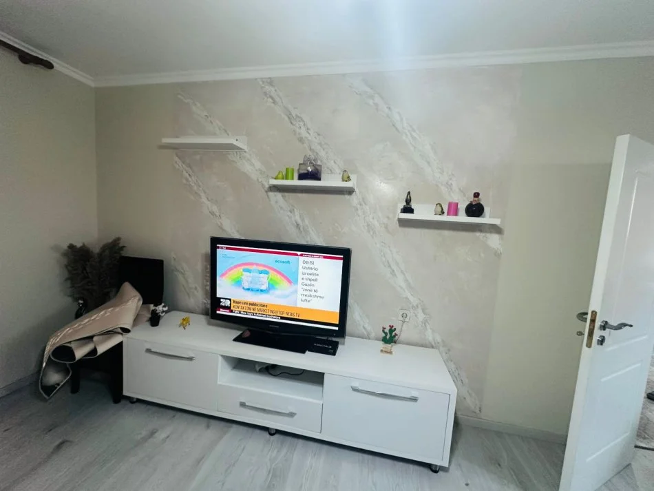 Tirane, jepet me qera apartament 2+1 Kati 1, 70 m² 500 € (Ali dem)