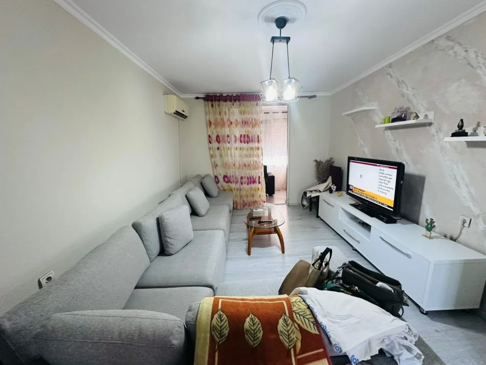 Tirane, jepet me qera apartament 2+1 Kati 1, 70 m² 500 € (Votra Ali dem)