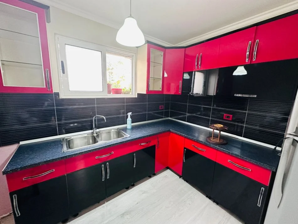 Tirane, jepet me qera apartament 2+1 Kati 1, 70 m² 500 € (Votra Ali dem)