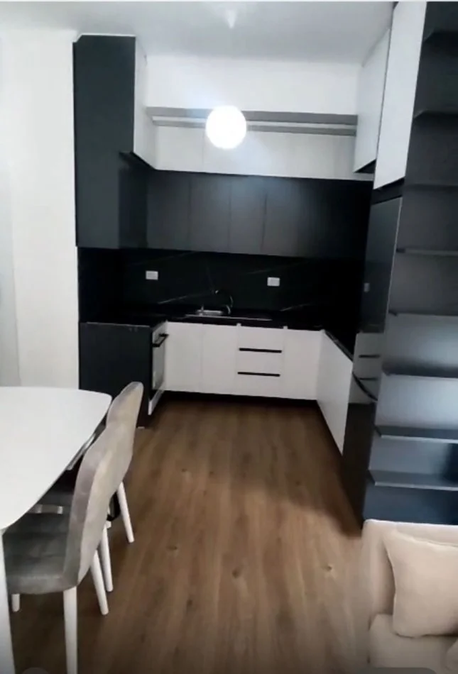 Tirane, jepet me qera apartament 1+1 Kati 2, 450 € 