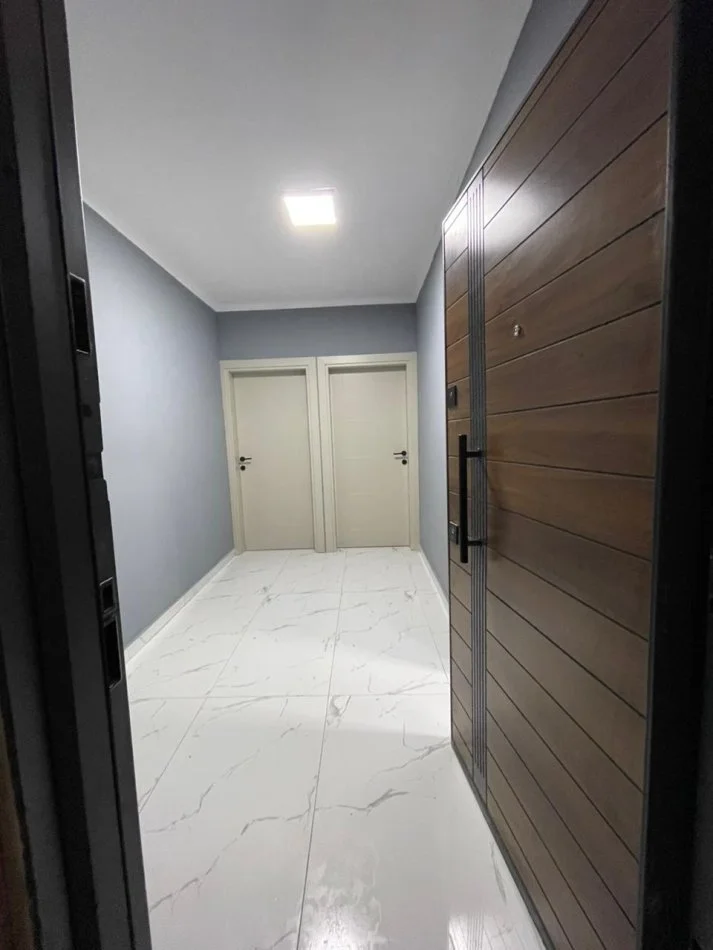 Tirane, jepet me qera apartament 1+1 Kati 0, 65 m² 450 €
