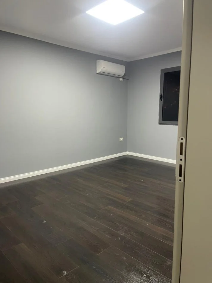 Tirane, jepet me qera apartament 1+1 Kati 0, 65 m² 450 €