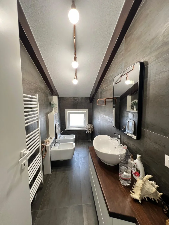 Tirane, jepet me qera apartament+verande | Penthouse 3+1+Aneks+Ballkon Kati 4, 250 m² 2.200 € (Rezidenca Secret Garden)