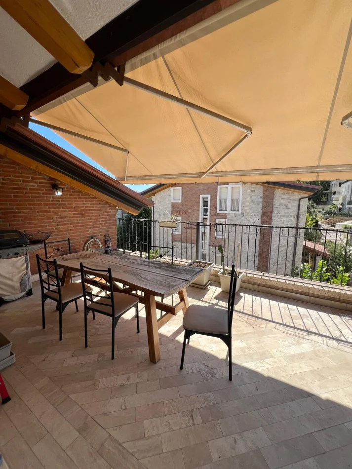 Tirane, jepet me qera apartament+verande | Penthouse 3+1+Aneks+Ballkon Kati 4, 250 m² 2.200 € (Rezidenca Secret Garden)