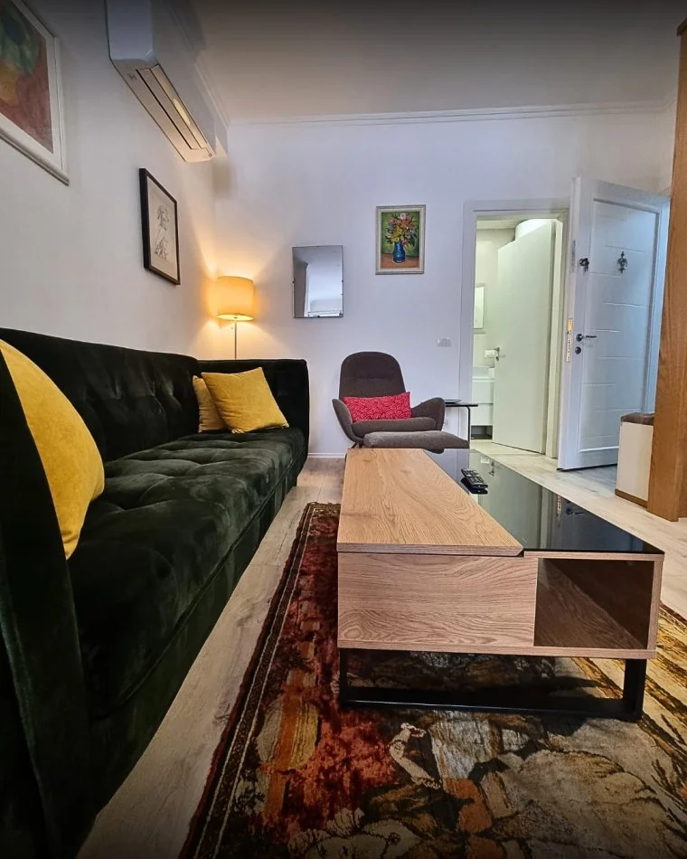 Tirane, jepet me qera apartament 1+1+Aneks+Ballkon Kati 5, 70 m² 950 € 