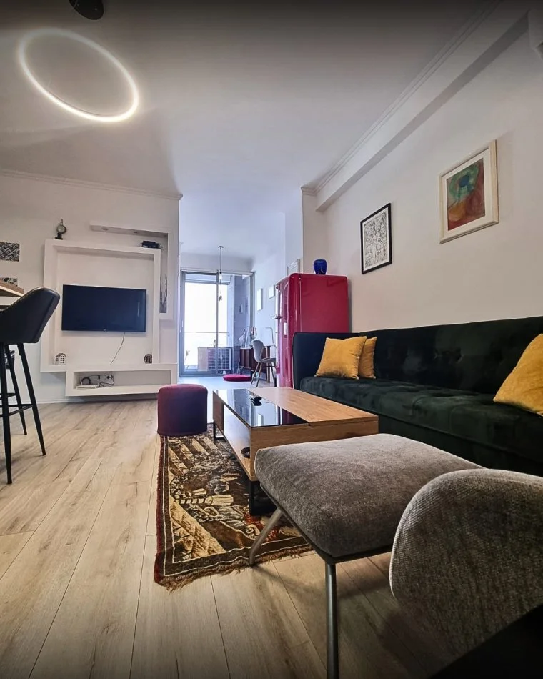 Tirane, jepet me qera apartament 1+1+Aneks+Ballkon Kati 5, 70 m² 950 € 