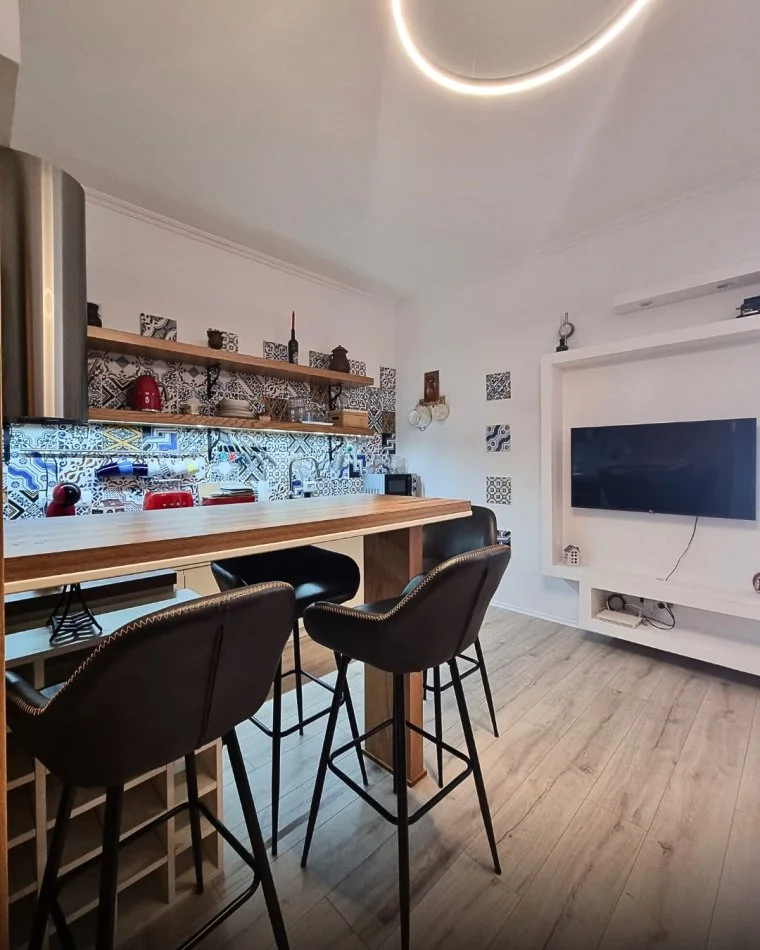 Tirane, jepet me qera apartament 1+1+Aneks+Ballkon Kati 5, 70 m² 950 € 