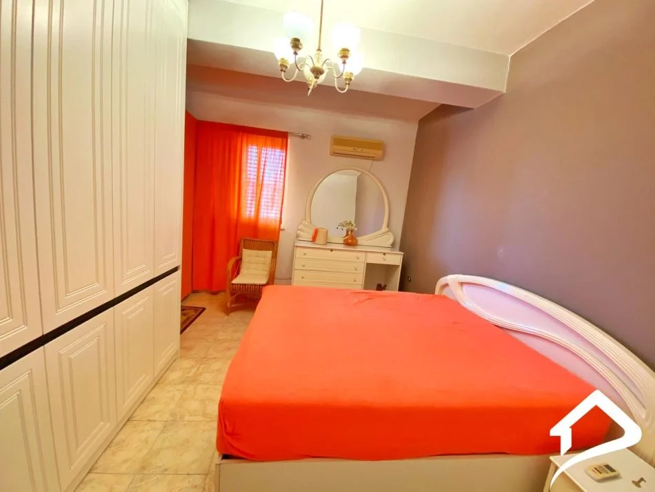 Tirane, jap me qera apartament 3+1+Ballkon Kati 3, 140 m² 750 € (Rruga e Ambasadave)