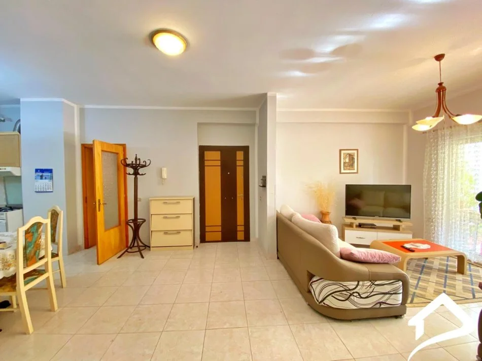 Tirane, jap me qera apartament 3+1+Ballkon Kati 3, 140 m² 750 € (Rruga e Ambasadave)