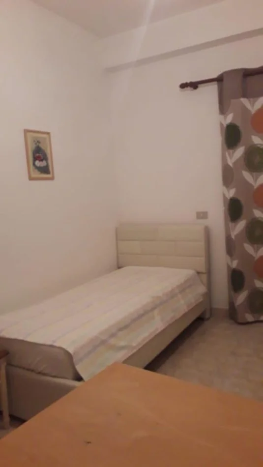 Tirane, jap me qera apartament 3+1+Ballkon Kati 3, 140 m² 750 € (Rruga e Ambasadave)
