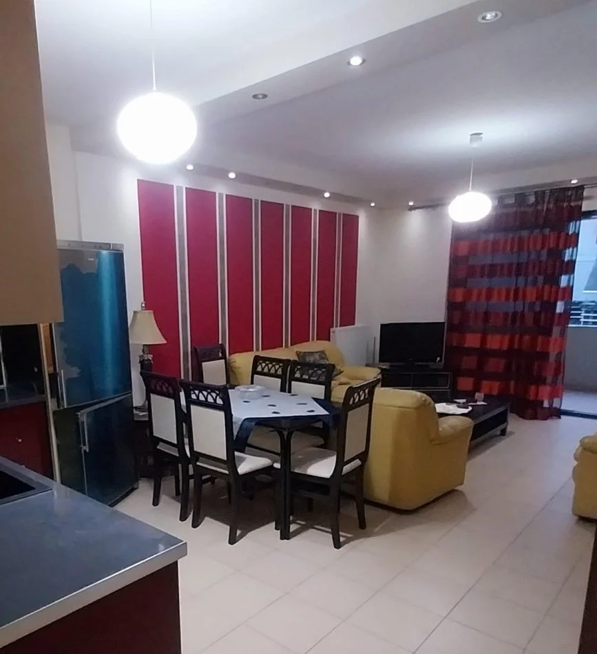Tirane, jepet me qera apartament 1+1 Kati 3, 65 m² 450 € 